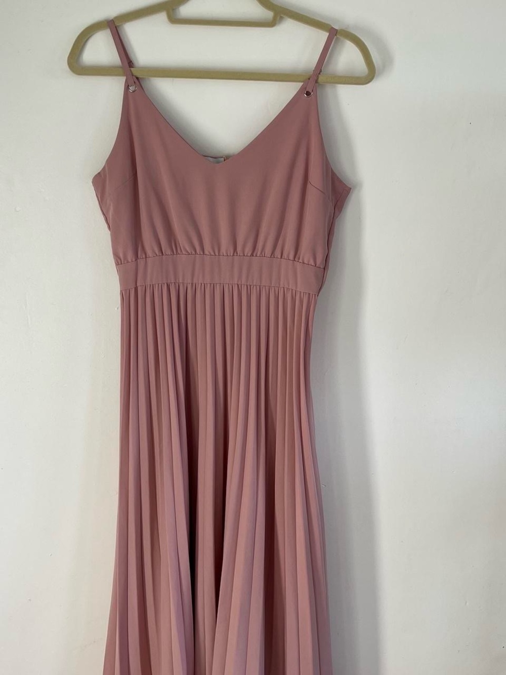Pleated V-Neck Midi Dress Dusty Rose - Picture 4 of 8
